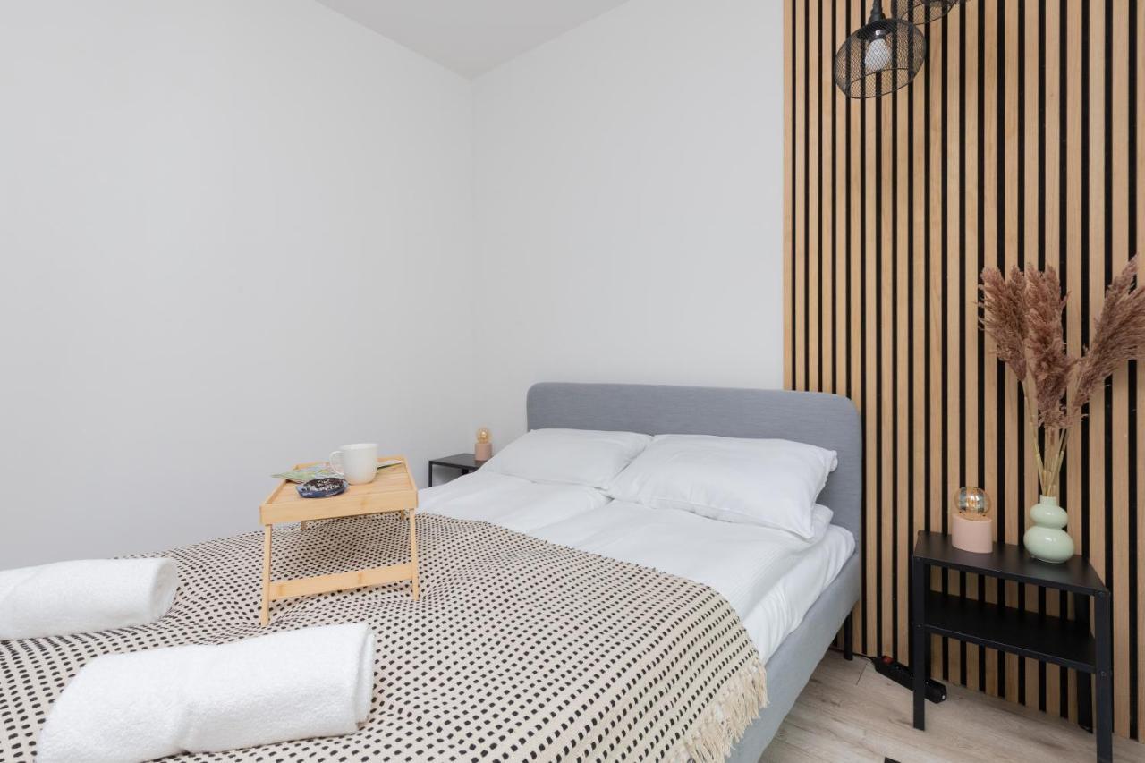 Awanport Estate By Renters